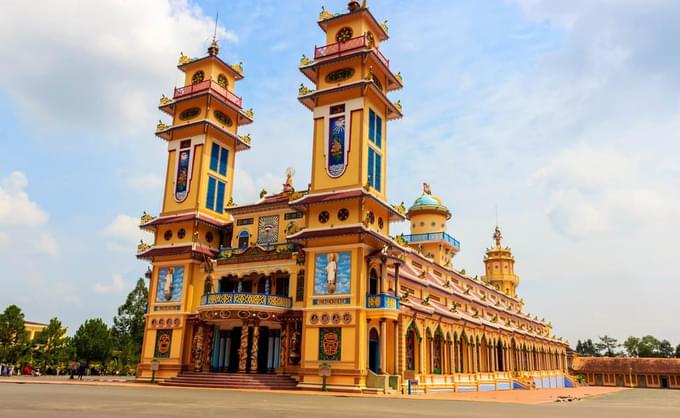 Admire the Cao Dai Temple