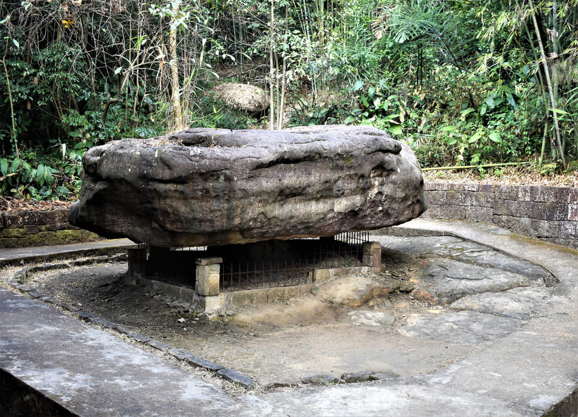 Balancing Rock of Mawlynnong