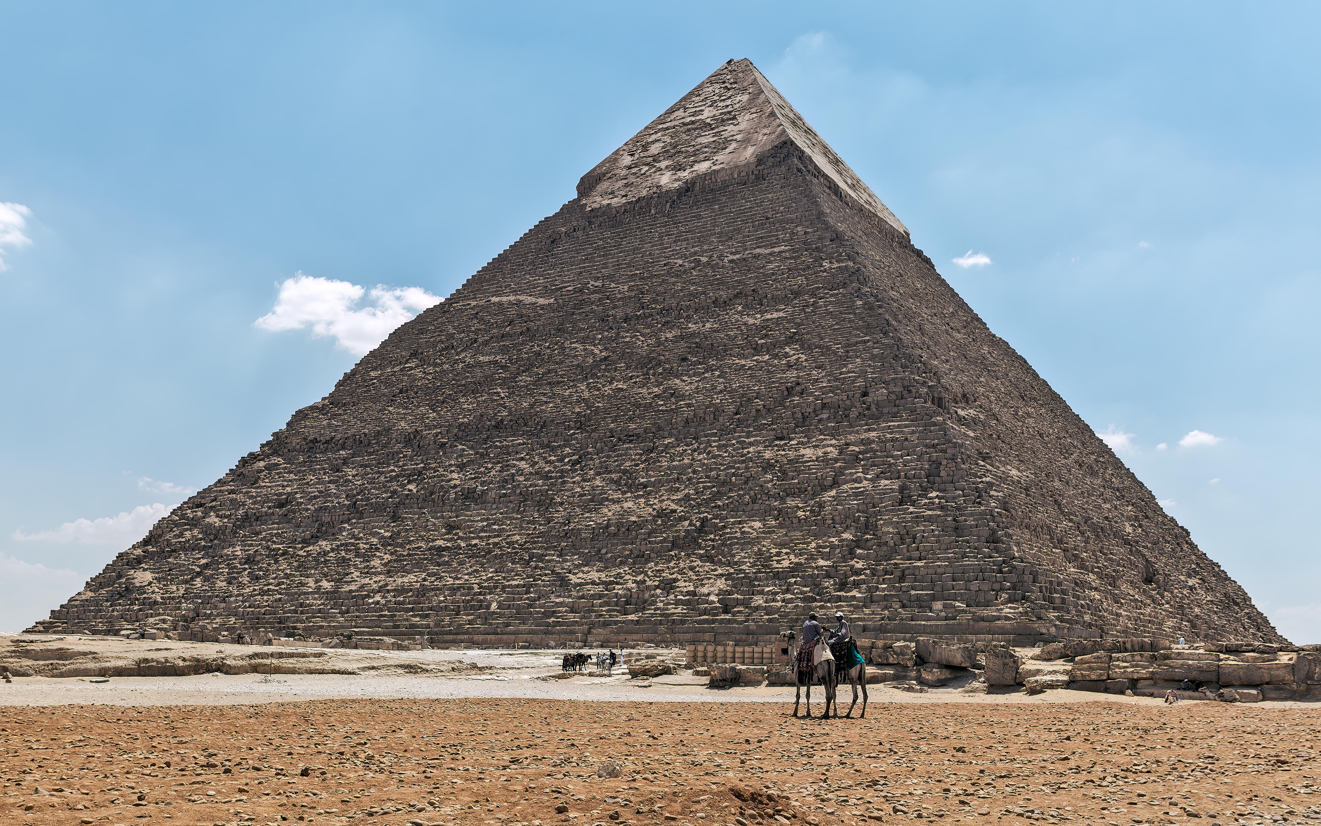 Discover the Majestic Facade of Khafre's Pyramid