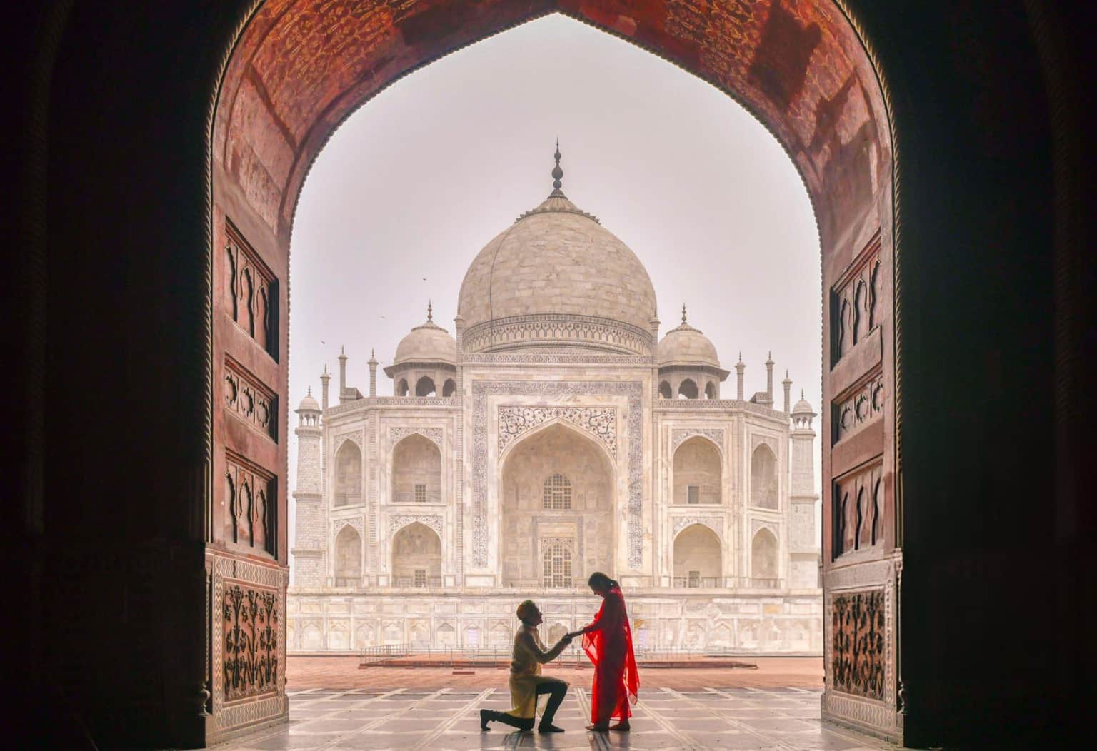 Pose at beautiful spots of the Taj Mahal