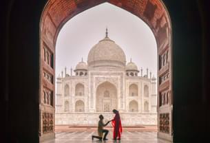 Pose at beautiful spots of the Taj Mahal