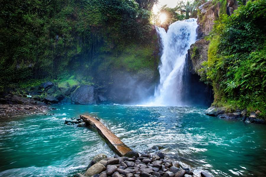 Enjoy at Tegenungan Waterfall