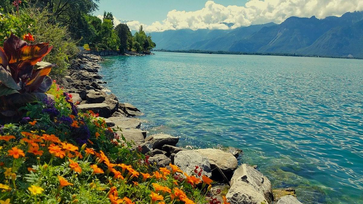 Promenade sur les quais de Montreux