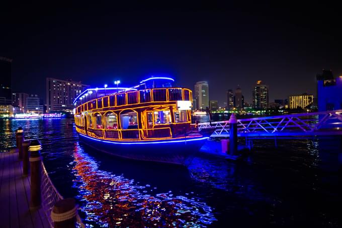 Dhow cruise Dubai Mraina