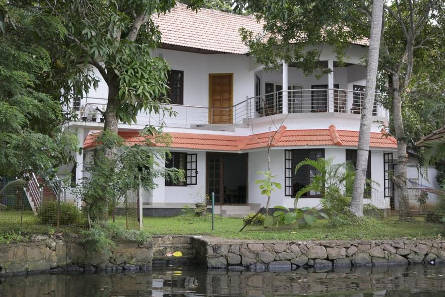 A Lakeside Stay in the Heart of Kumarakom Image