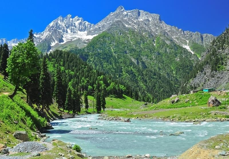 Take a rafting trip along the Sind River