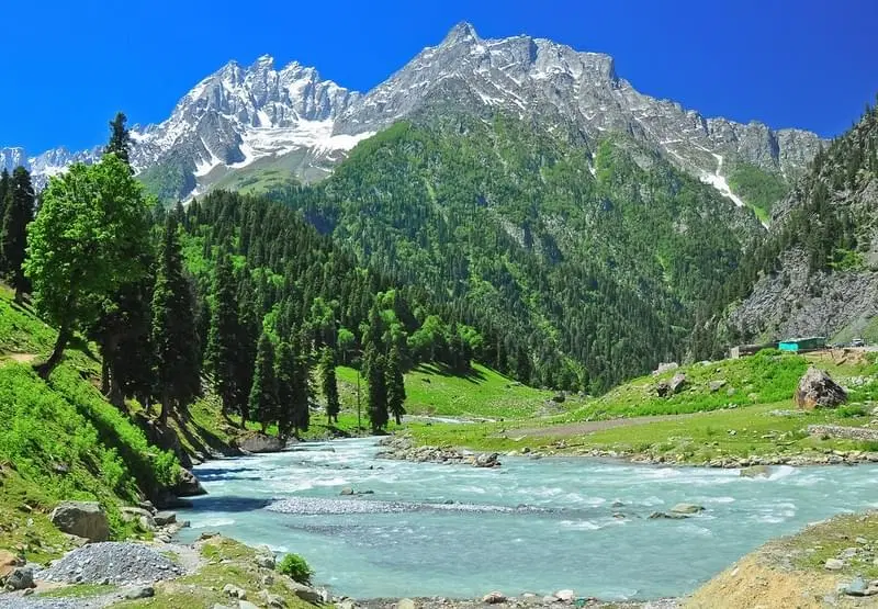 Take a rafting trip along the Sind River