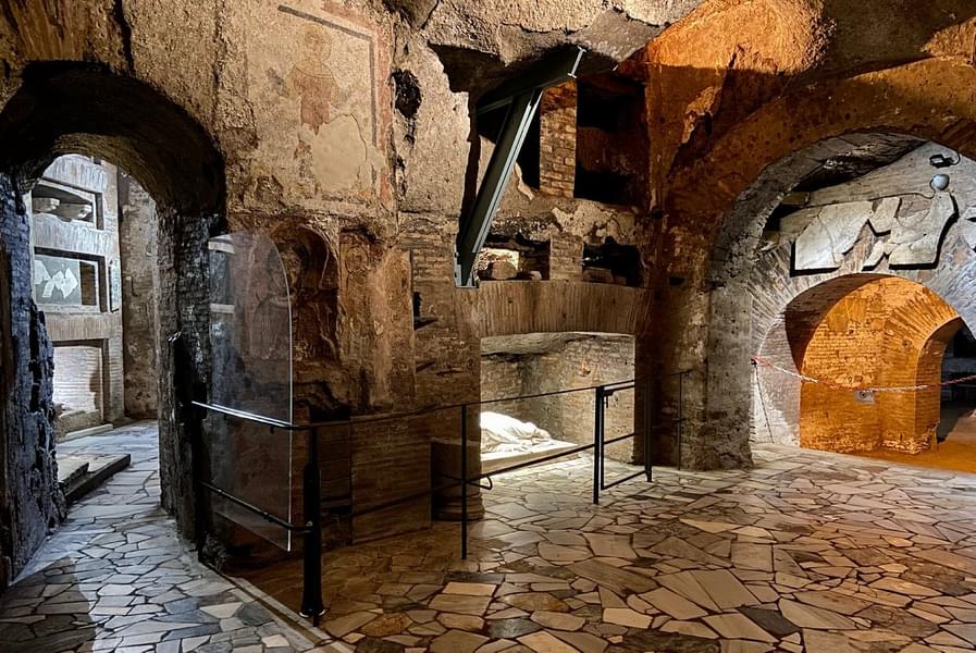 Rome inside and discover the catacombs