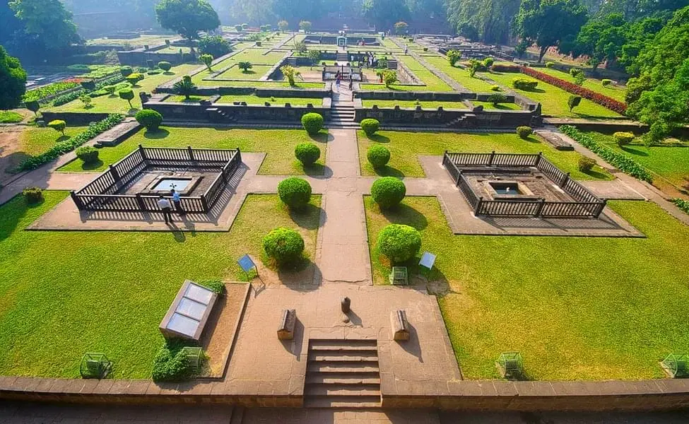 Discover Pune