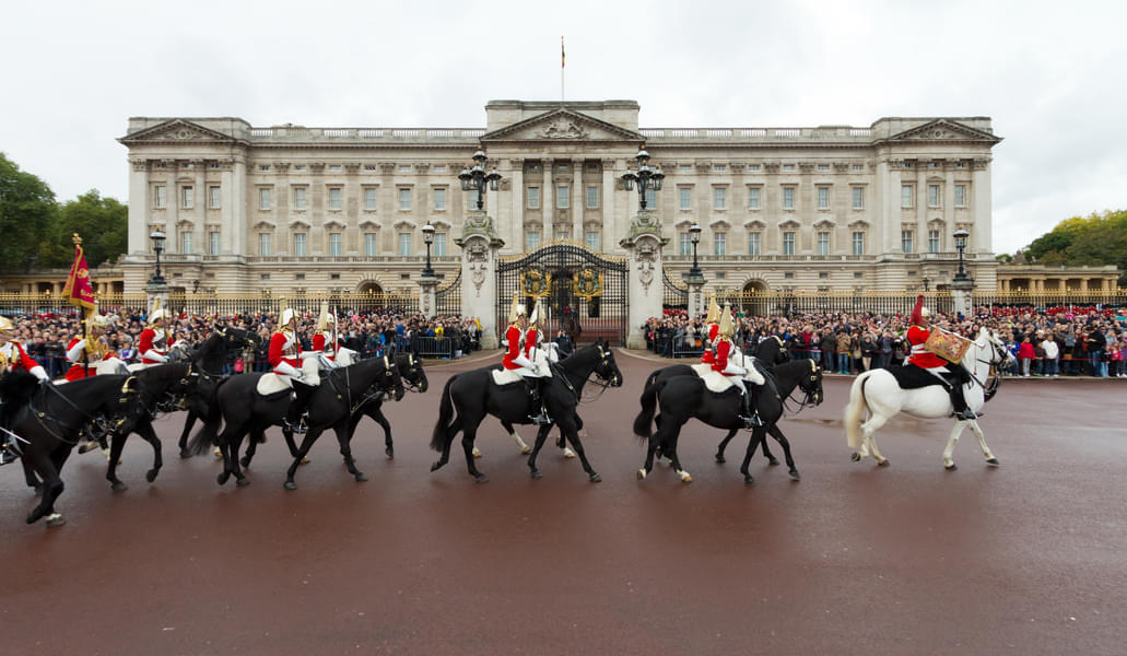 Look at the iconic guard ceremony including the horse guards