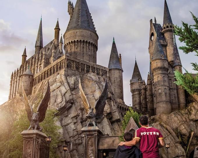 wizarding-world-harry-potter-hogsmeade-father-son-hogwarts-g.jpg