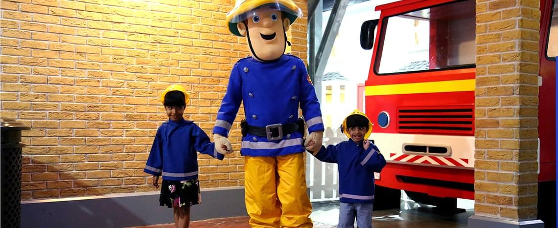 Make friends with Fireman Sam and help him with his mission