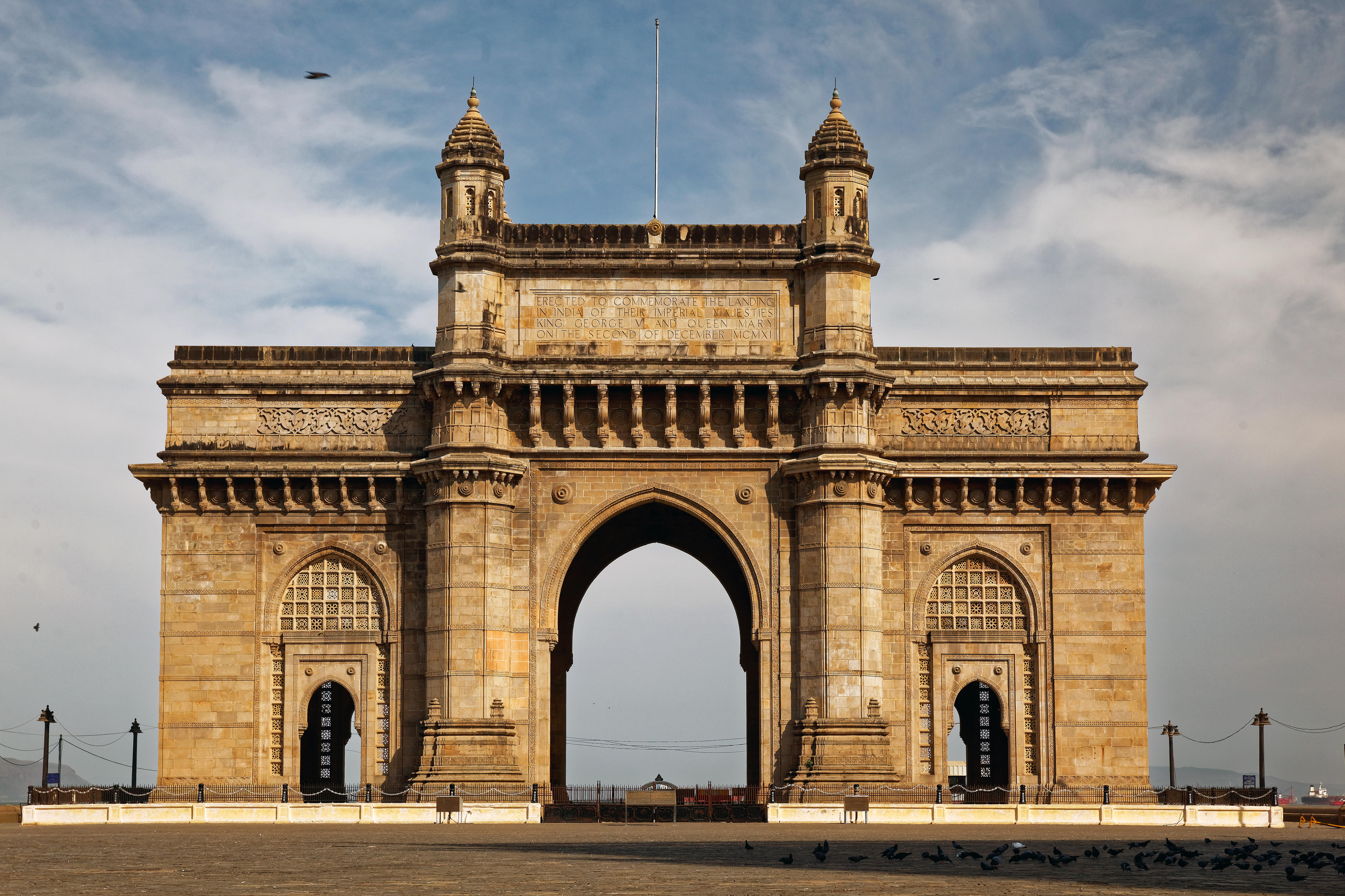 Go on exciting 8-hour Mumbai City Tour and Bollywood Tour