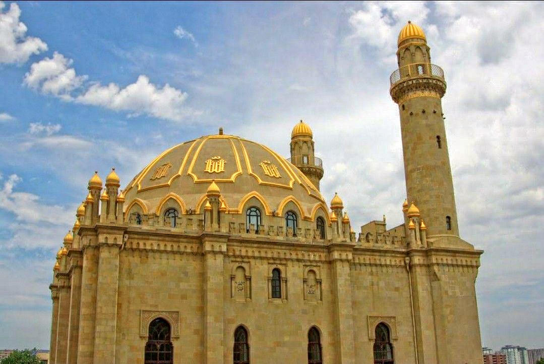 Teze Pir Mosque Overview
