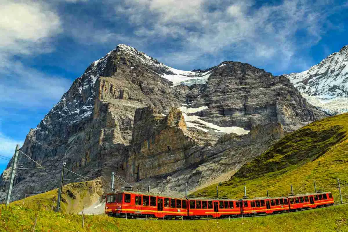 Pass through the scenic routes while riding on classic cogwheel train