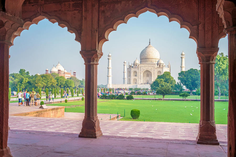 Taj Mahal Tour Image