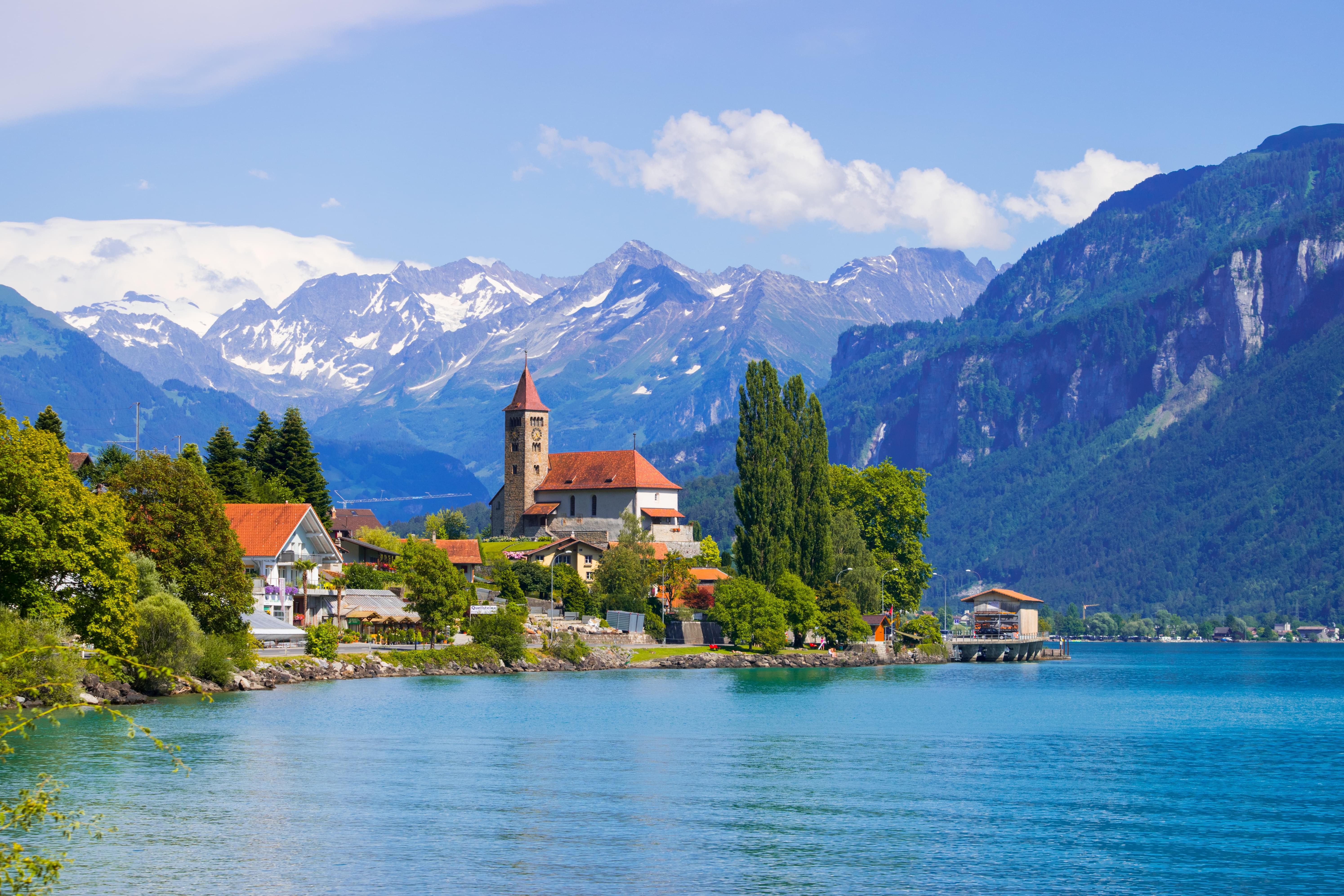 Springer nature switzerland. Бриенцское озеро. Деревня Бриенц Швейцария фото. Swiss. Svizzera.