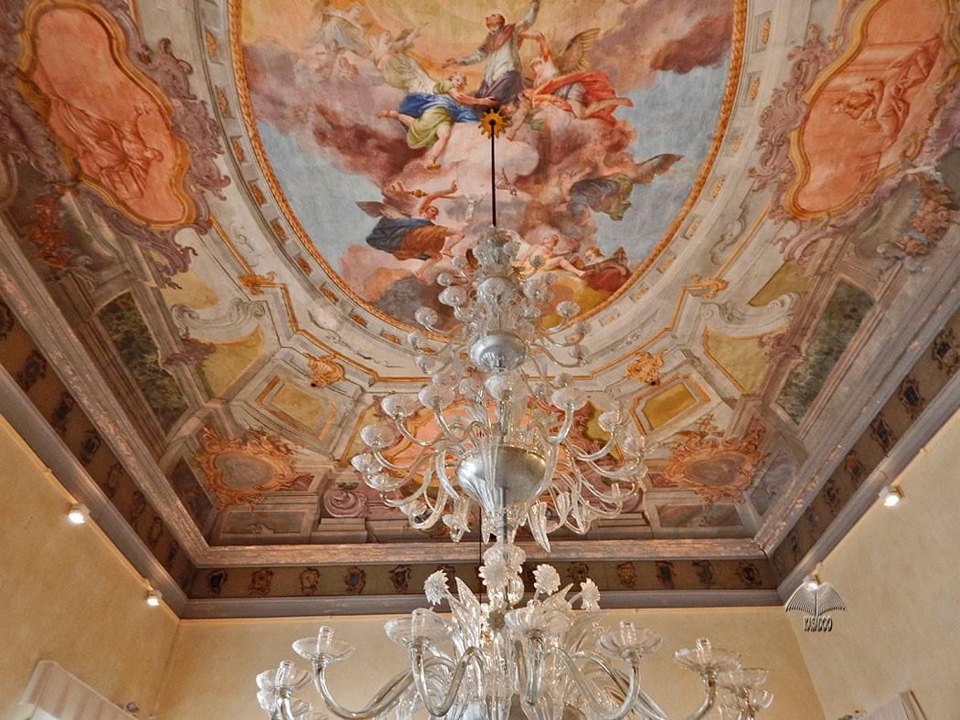 See the beautiful ceiling of the Murano Glass Museum