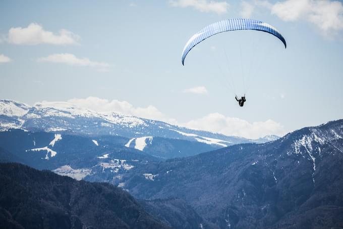 paragliding in manali