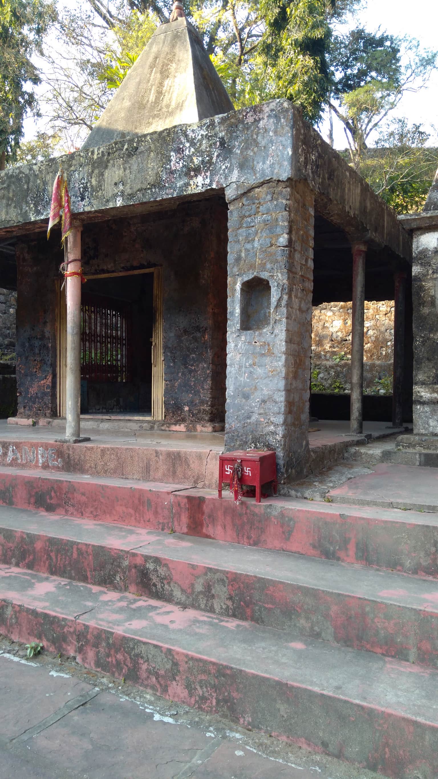 Explore the Historic Ruins & Architecture