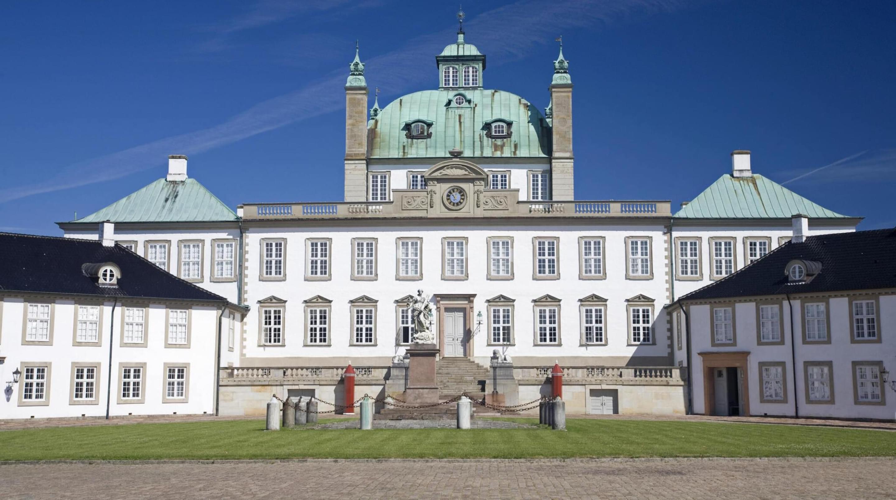 Fredensborg Palace Overview