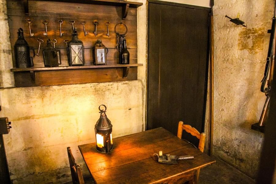Discover the ancient detention rooms of Concierge