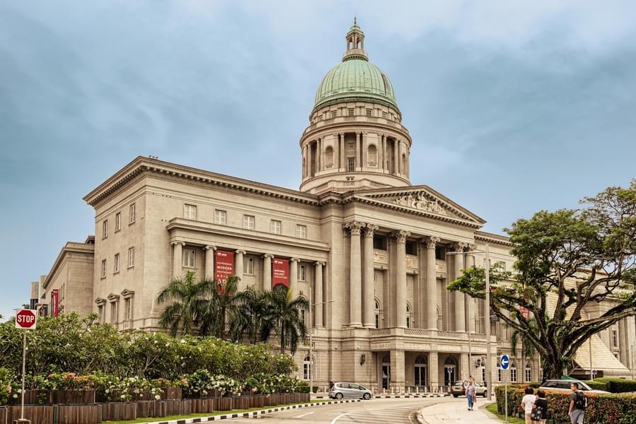 Stroll through different corners of this huge museum of Singapore spread over 64,000 square meter