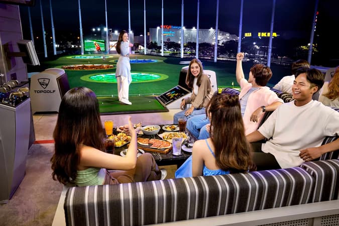 Enjoy the illuminated golf bays and the energetic atmosphere at Topgolf.
