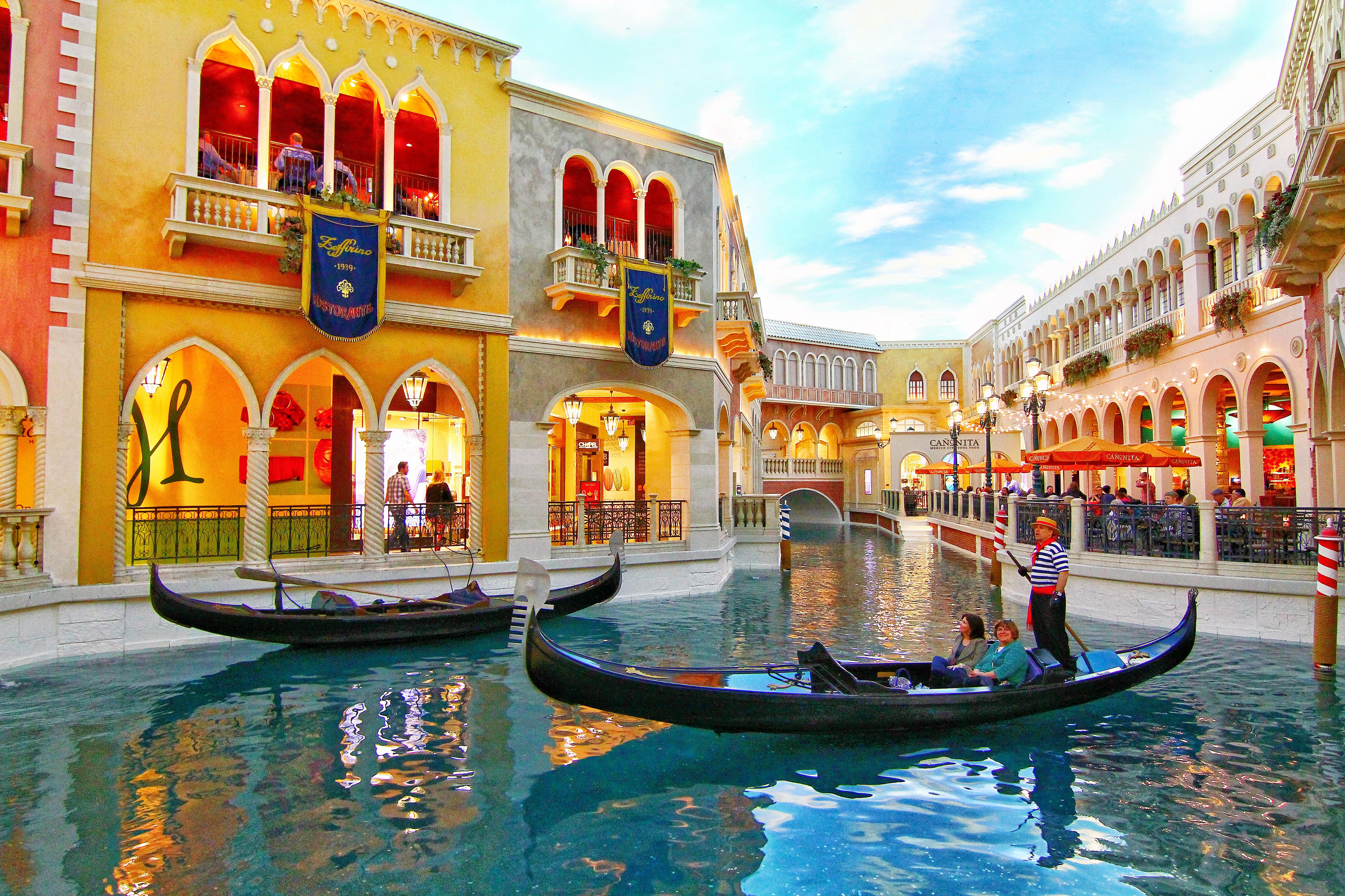 Venetian Hotel And Gondola Rides