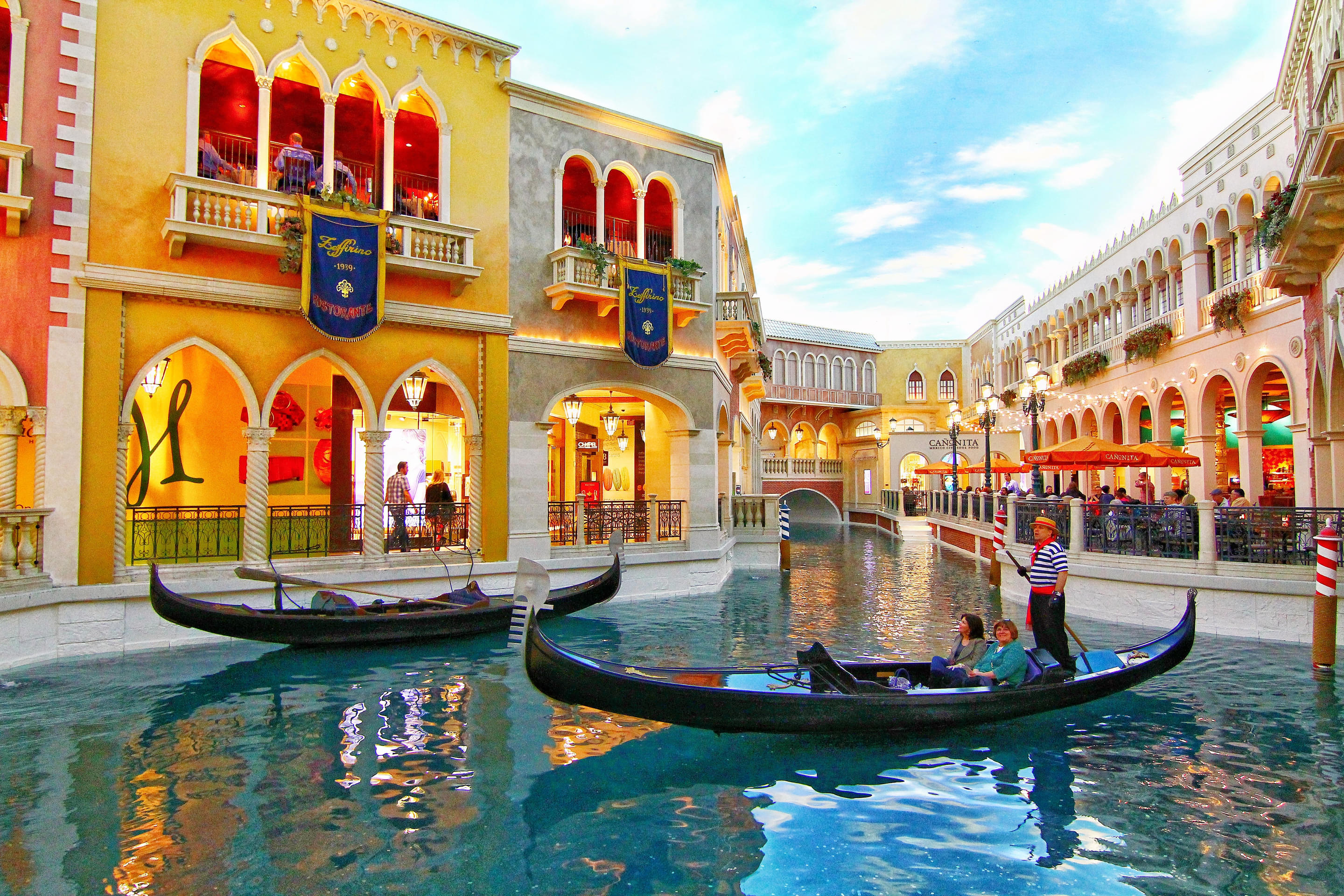 Venetian Hotel And Gondola Rides Overview