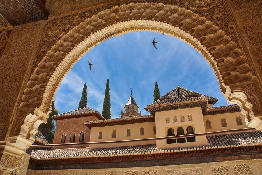 Alhambra Audio Guided Tour with Entry to Nasrid Palaces Image