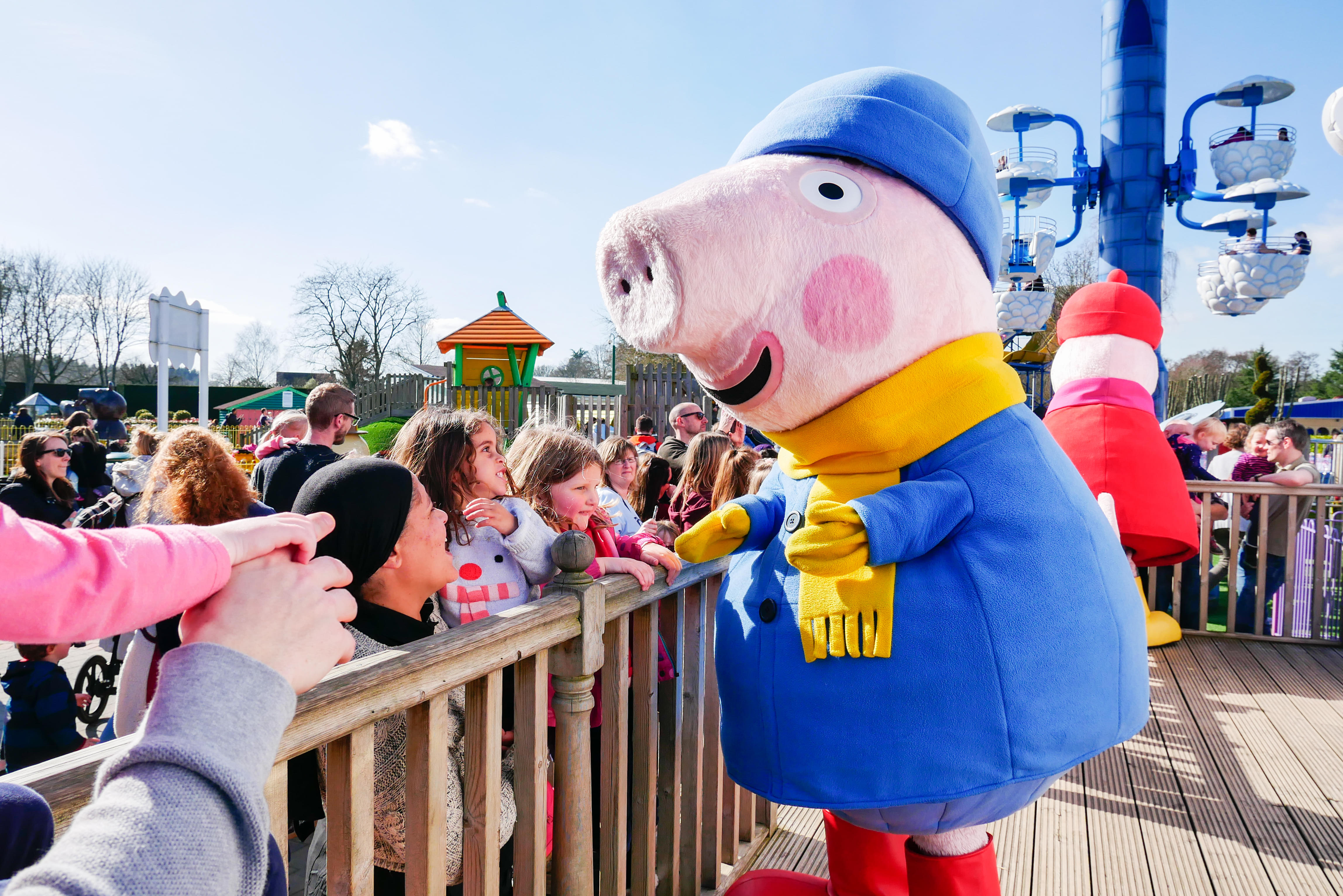 Peppa Theme Characters And Replicas