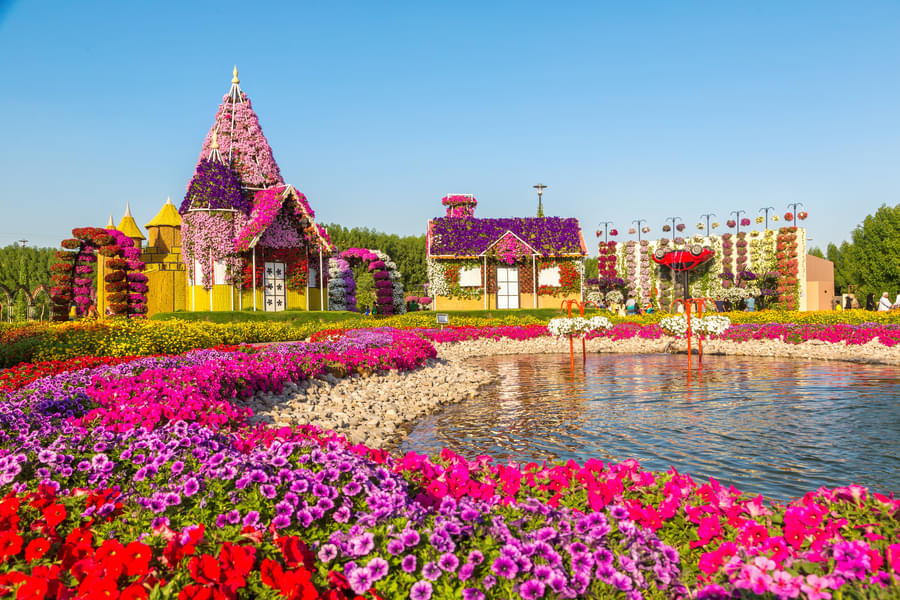 Immerse yourself in the splendid view of Lake Park, a combination of water and flowers