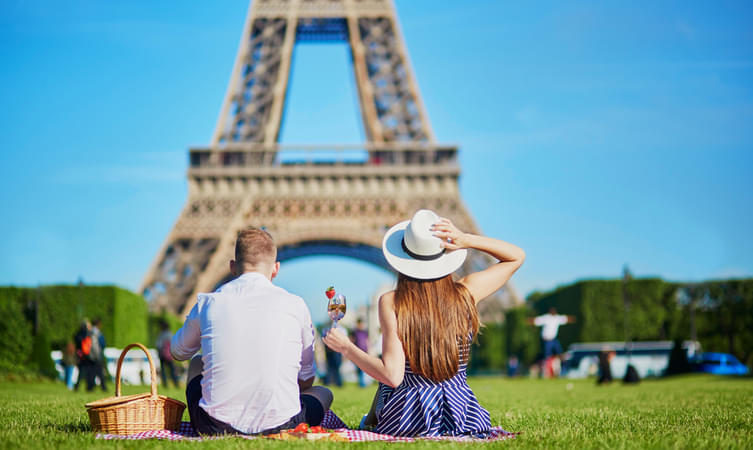 Admire the grace of Paris with your beloved 