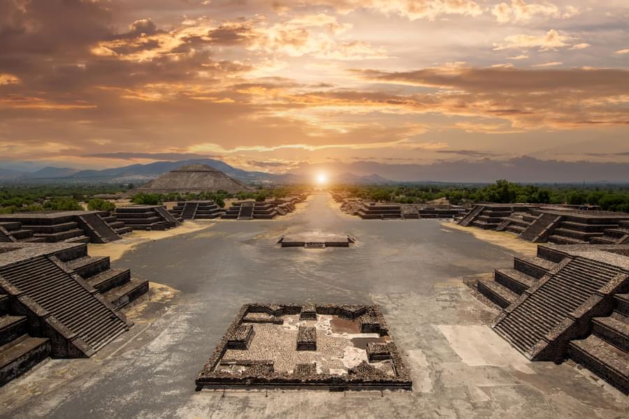 Tour in Teotihuacan.jpg