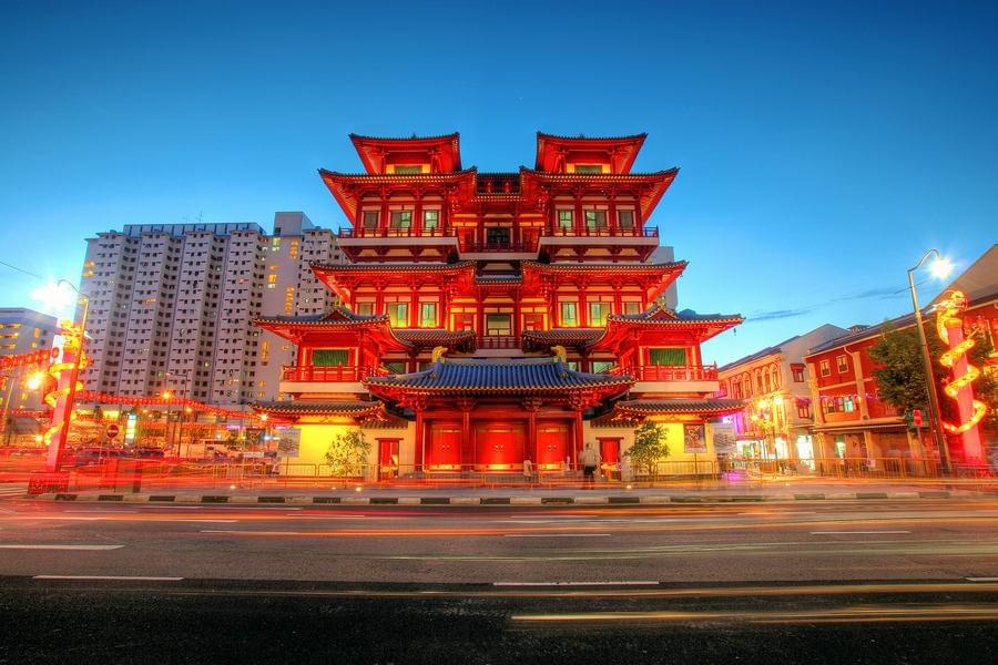 Get Blessings at Buddha Tooth Relic Temple