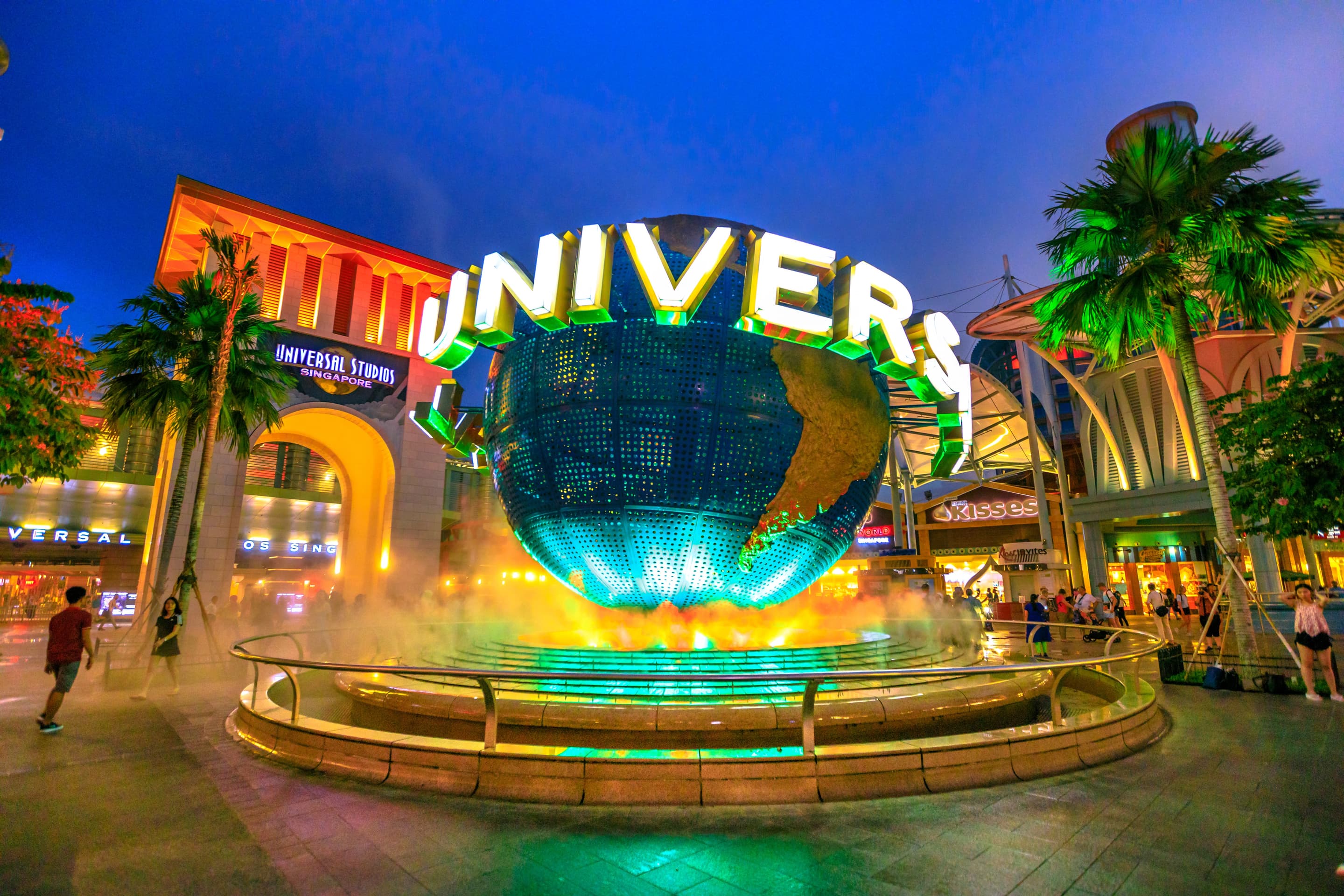 Visit the iconic Universal Studios with Singapore vacation packages.