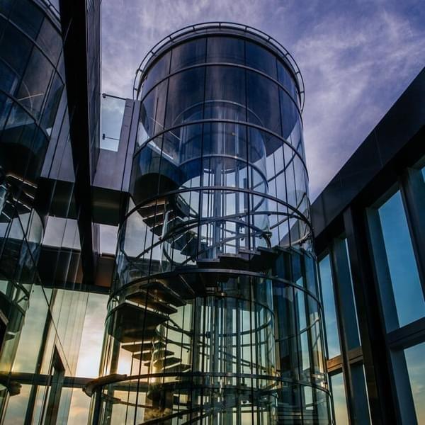 Hydraulic Glass Lift (75th Floor) 