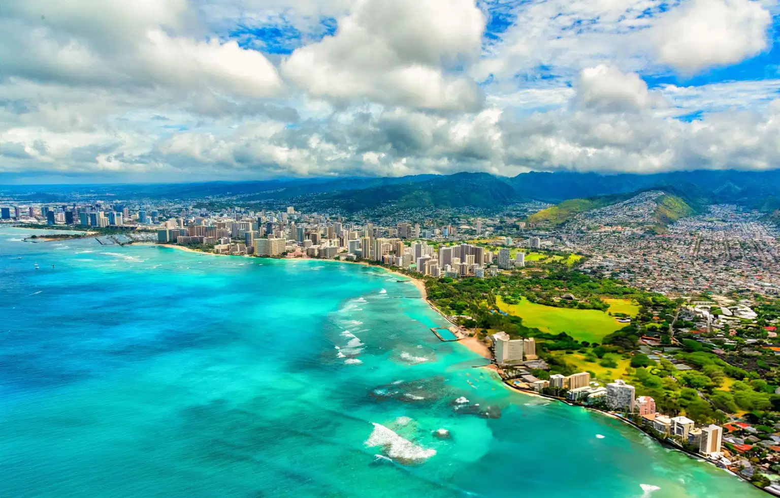 Tropical Hawaii | Between Canyons & Coastlines