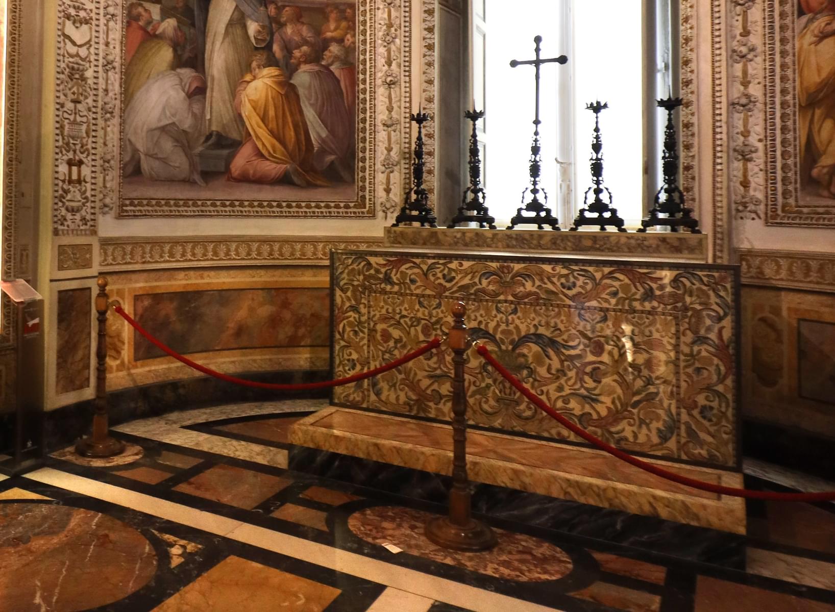 Explore Cappella di San Pietro Martire