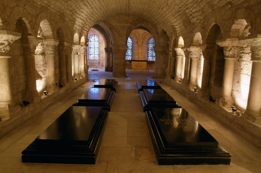 Watch monumental tombs from the Renaissance period
