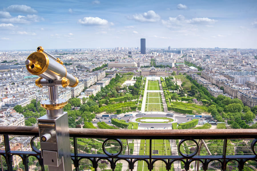 Spot various popular attractions of Paris from the top of the Tower