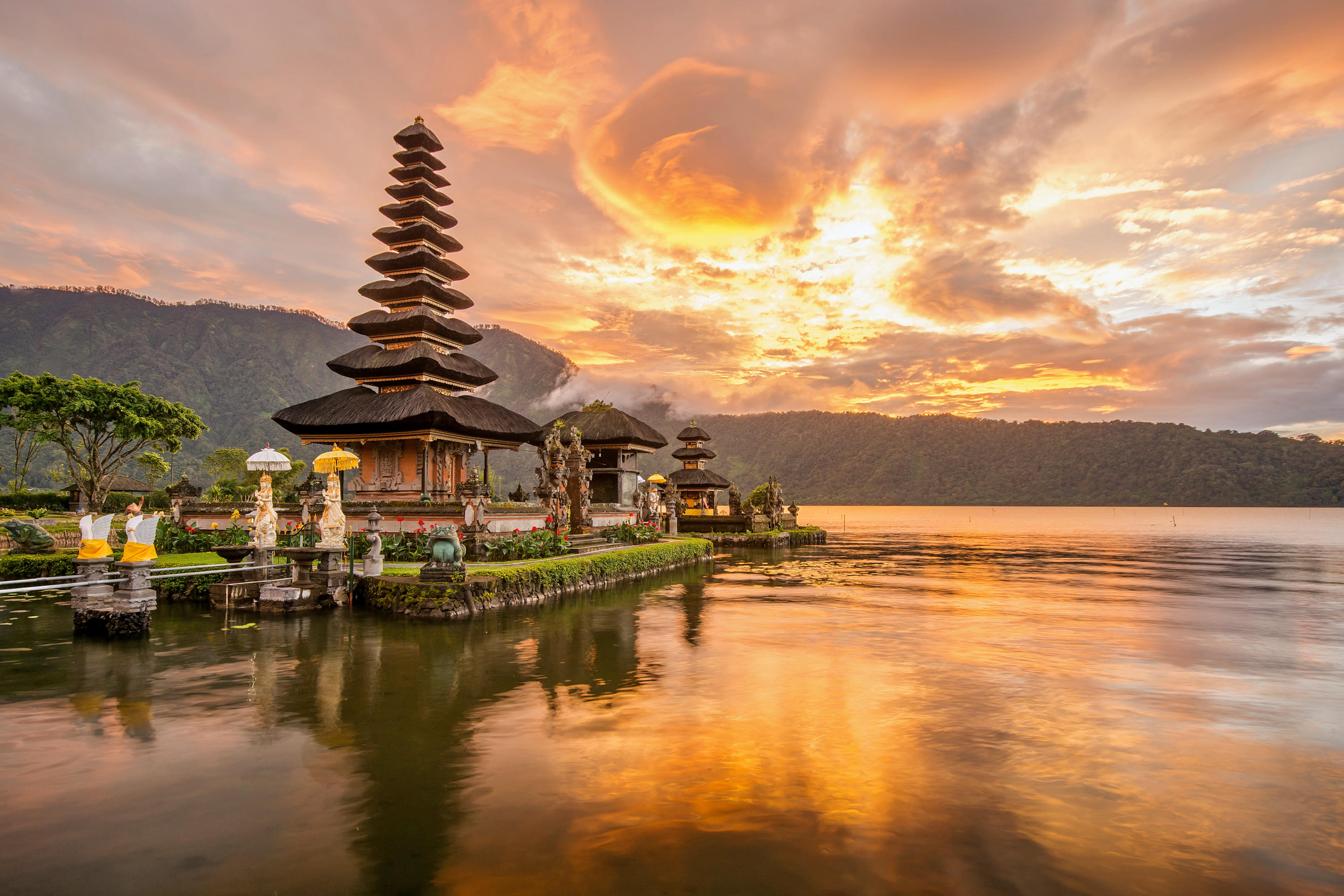 Go on Bedugul Tour with a visit to Handara Gate and Tanah Lot Temple