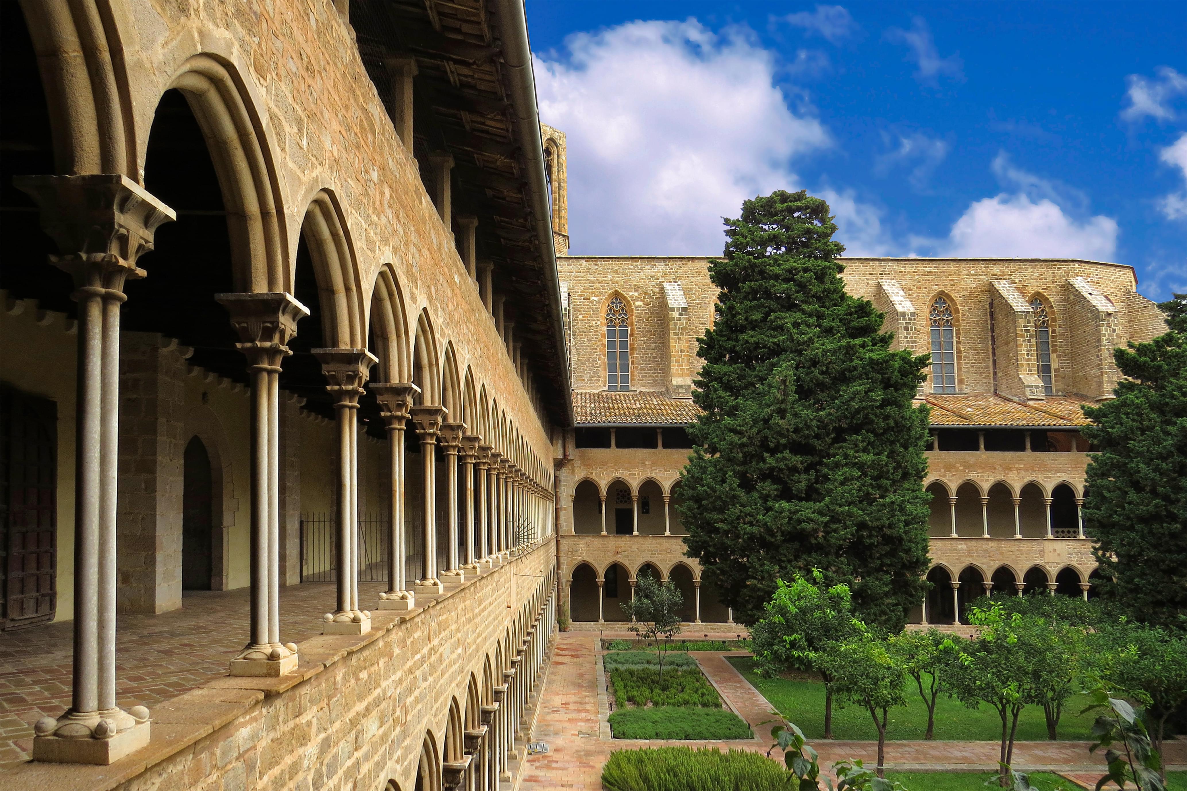 Monasterio De Pedralbes Barcelona