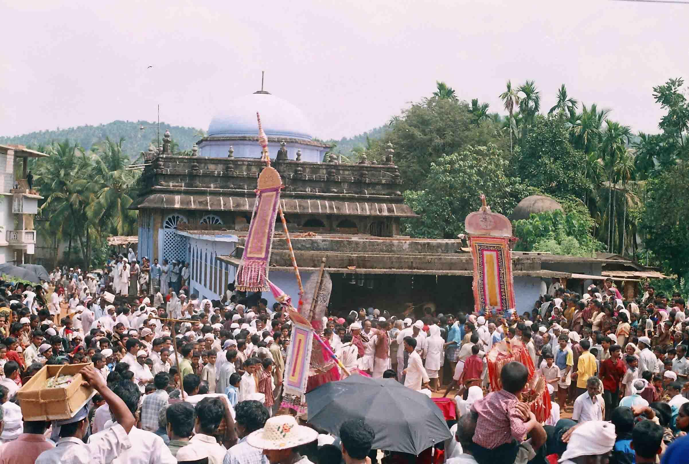  Enjoy the Annual Festival