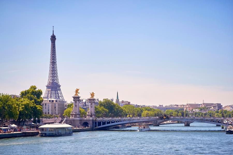 Bateaux Parisiens: Lunch River Cruise with Wine