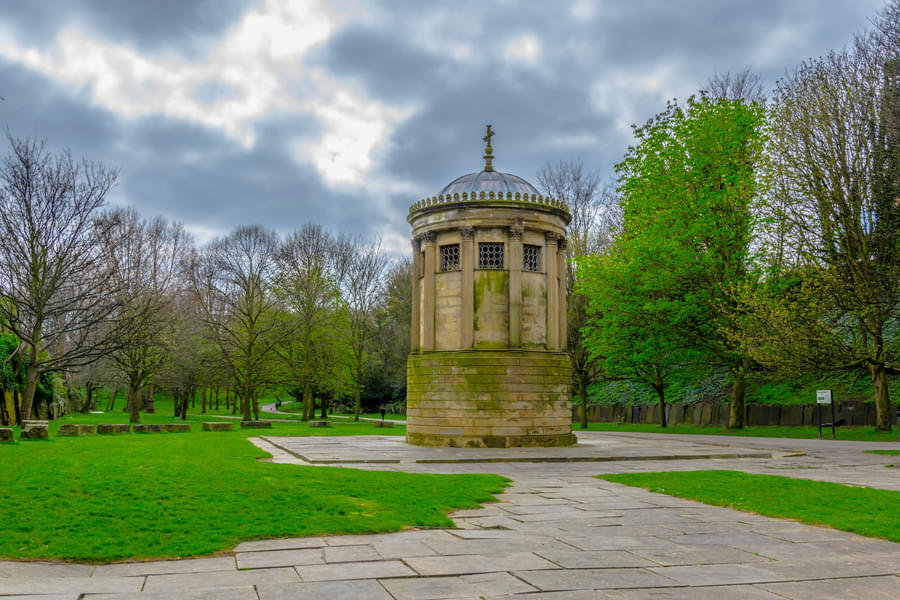 St James Secret Garden Cemetery Tour Image