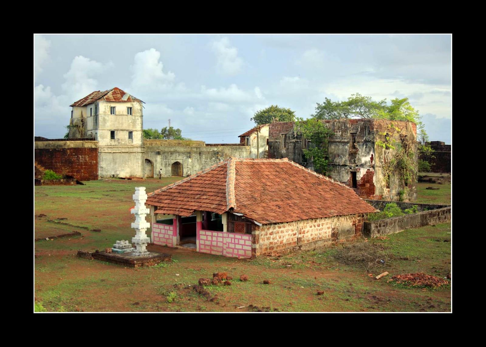 Marvel at Jaigad Lighthouse