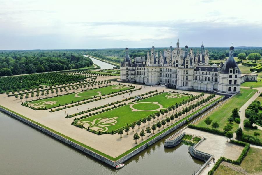 Visit the most majestic royal castle in the Loire Valley