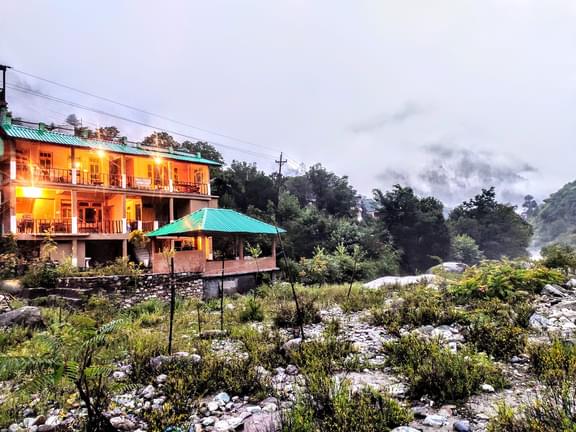 A Hilltop Homestay Tucked In The Tirthan Valley Book FLAT 20% off